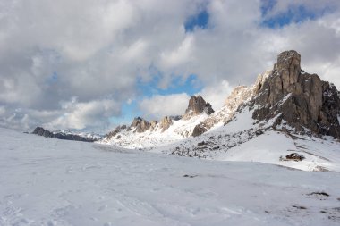 Kış manzara Dolomites dağ