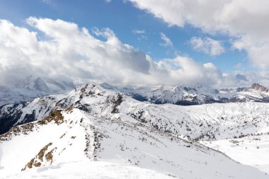 Kış manzara Dolomites dağ