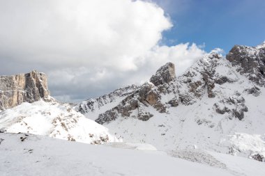 Kış manzara Dolomites dağ