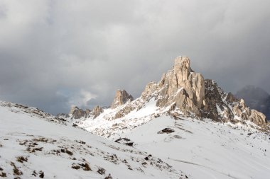 Kış manzara Dolomites dağ