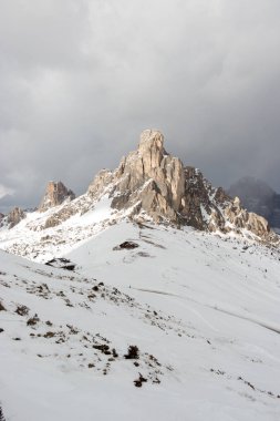 Kış manzara Dolomites dağ