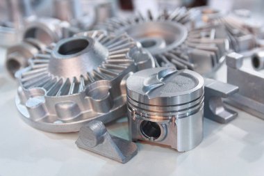 Teknikleri closeup döküm tarafından üretilen metal ürünler. Sanayi