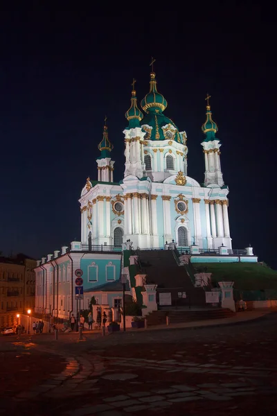 Iglesia de San Andrés en Kiev, luces de la tarde. Ucrania — Foto de Stock