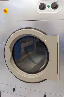 Çamaşır makinesi yakın çekim ön panel. Sanayi