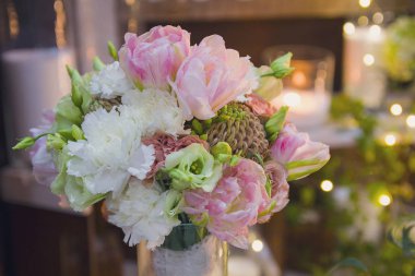 Güzel düğün buket tatil masada