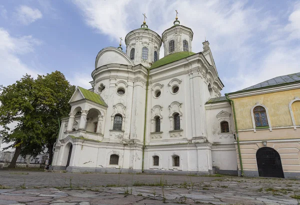 Άποψη του Κιέβου Ποντόλσκ μεσολάβηση εκκλησία. Ουκρανία — Φωτογραφία Αρχείου