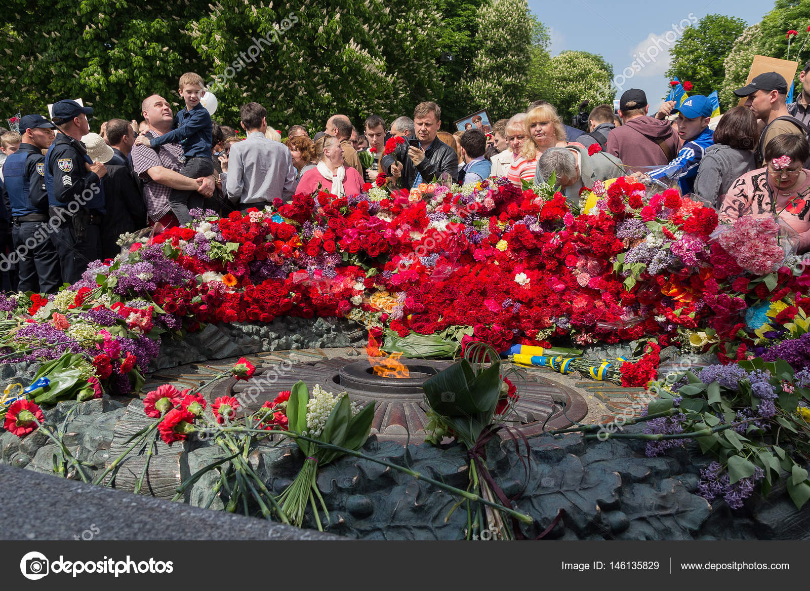 Возложить цветы к Возложить цветы к