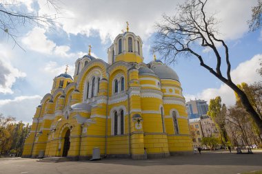 St. Vladimir Katedrali üzerinde güneşli görüntüleyin. Kiev, Ukrayna