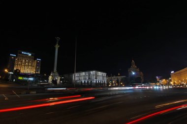 Kiev, Ukrayna - 31 Mayıs 2016: Gece trafik bağımsızlık Meydanı