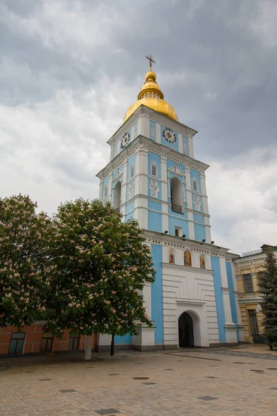 Campanario de la antigua Catedral de San Miguel, Kiev, Ucrania — Foto de Stock