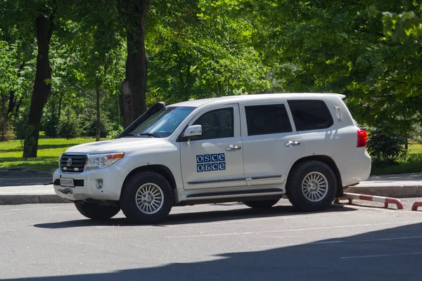 Donetsk, Ukrayna - 17 Mayıs 2017: ar Ukrayna'nın Doğu bölgesinde çatışma çalışma AGİT misyonu