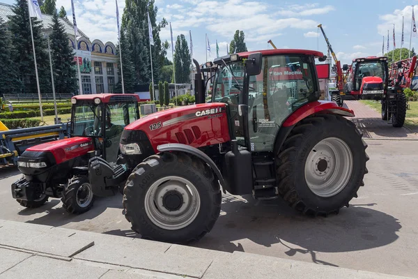 Ukraina, Kiev - 11 juni 2017: Utställningar Internationell agroindustriell utställning "AGRO 2017" — Stockfoto