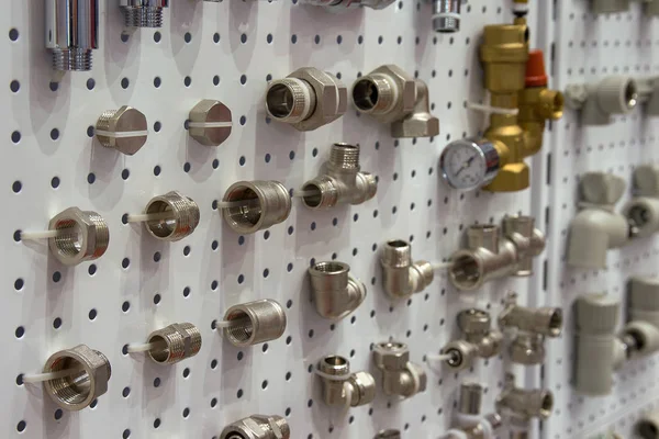 Boru hatları ve sıhhi tesisat Dükkanı penceresinde. Sanayi