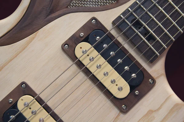 Cordas e o pescoço de uma guitarra elétrica close-up. Música — Fotografia de Stock