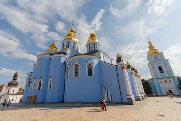 Monasterio de cúpula dorada de San Miguel en Kiev, Ucrania — Foto de Stock