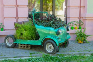 Eski küçük araba Çiçeklik. Kentsel