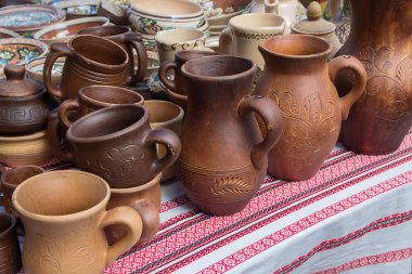 Clay tezgahın üstünde eşya. El sanatları