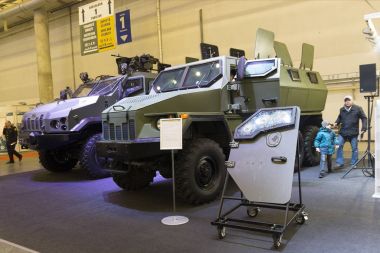 Kiev, Ukrayna - 11 Ekim 2017: Yeni Ukrayna zırhlı araç sergisinde 
