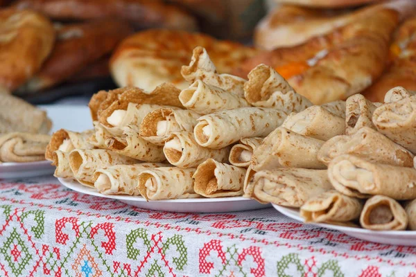 Pannkakor på räknaren under firandet av karnevalen. Mat — Stockfoto