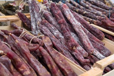 Sayaç yakın çekim üzerinde Sosis füme. Gıda