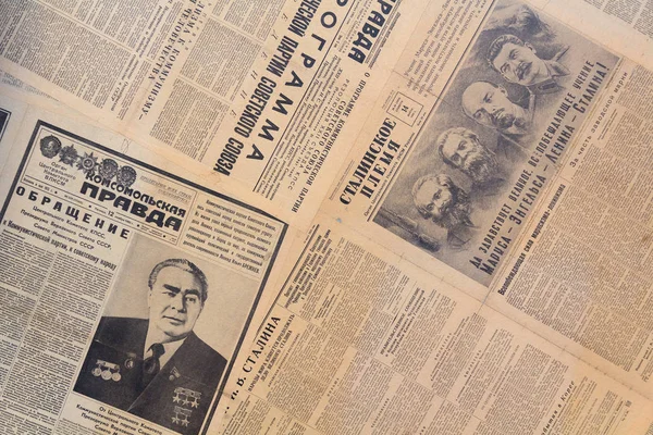 Kiev, Ukrayna - Ocak 2018: Seçim, Sovyet gazete fotoğraf Sovyet liderleri ile