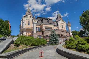 Çocuk kukla tiyatrosu bir kale şeklinde bina. Kiev, Ukrayna