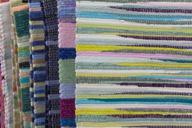 Üstünde belgili tanımlık sayaç mağazanın çok renkli Halılar