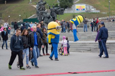 Kiev, Ukrayna-Ekim 01, 2017: kölelerinin kostümleri animatörler Bağımsızlık Meydanı üzerinde çalışıyor