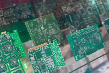 Baskılı devre kartları standında. Elektronik
