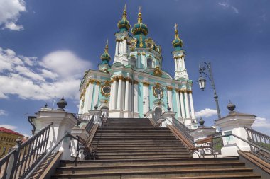St. Andrew Kilisesi 'ne giden adımlar