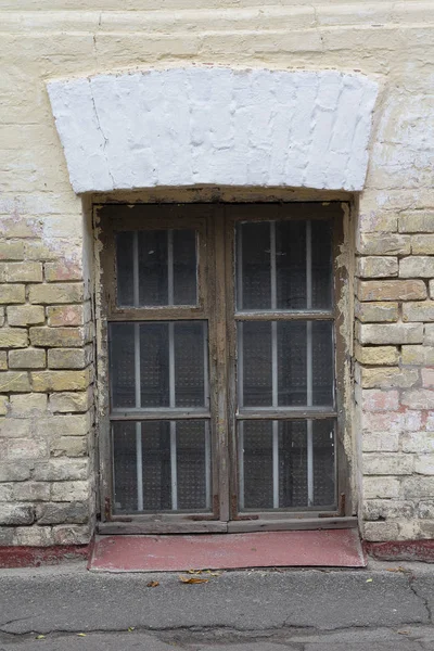 Old wooden window of the basement. Architecture — Stock Photo, Image