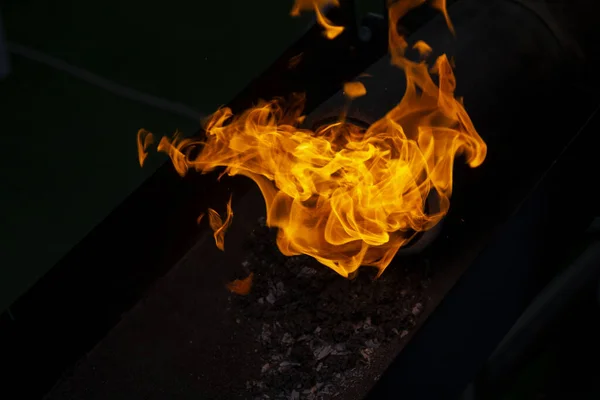 Llama Ardiente Fuego Aislado Sobre Fondo Negro —  Fotos de Stock