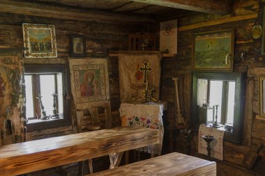 Kolochava, Ukrayna - 18 Nisan 2016: Antik köy okulunun kırsal müzelerdeki Halk Mimarisi ve Yaşam