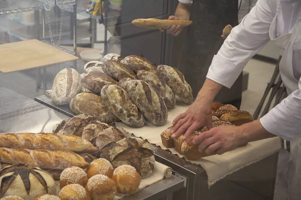 Panadero Una Panadería Con Pan Horno Fondo Industria —  Fotos de Stock