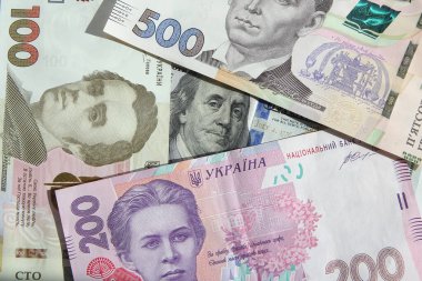 Ukrayna parası - Hryvnia, Usa dolarlarını finanse ediyor. Ukrayna 'da, Hryvnia' da dolar kuruna finans