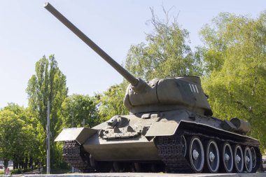 Kiev, Ukrayna - 30 Nisan 2018: Sovyet tank kez bir zafer Caddesi üzerinde bir anıt olarak ikinci Dünya Savaşı
