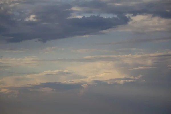 Schöner Romantischer Abendhimmel Mit Wolken Natur — Stockfoto