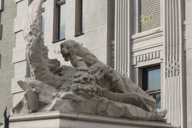 Kiev, Ukrayna - 24 Mayıs 2019: Chimera 'lı Ünlü Ev. Hayvan figürlü sanat binası