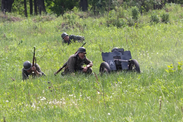 Kiev Ucrânia Maio 2018 Soldados Wehrmacht Com Armas Tanque Estão — Fotografia de Stock