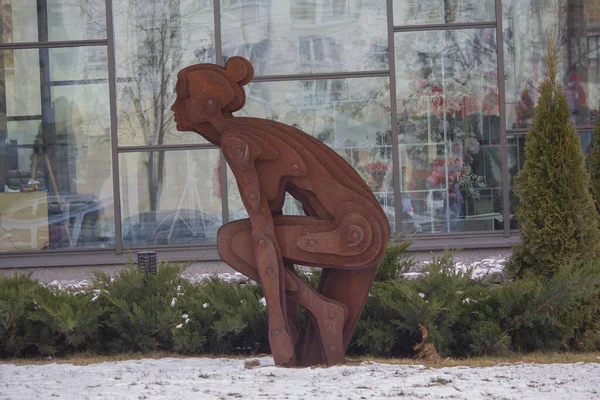 Kiev Ucrania Febrero 2020 Escultura Mujer Estilo Contemporáneo Una Calle — Foto de Stock