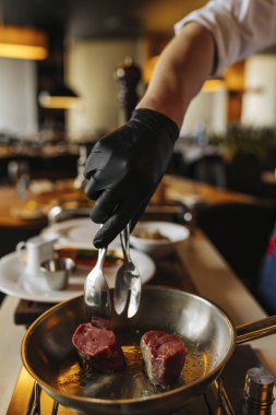 Mantar, sebze ve et porsiyonu