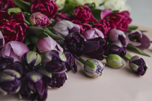 Romantische Komposition Mit Frühlingsblumen — Stockfoto