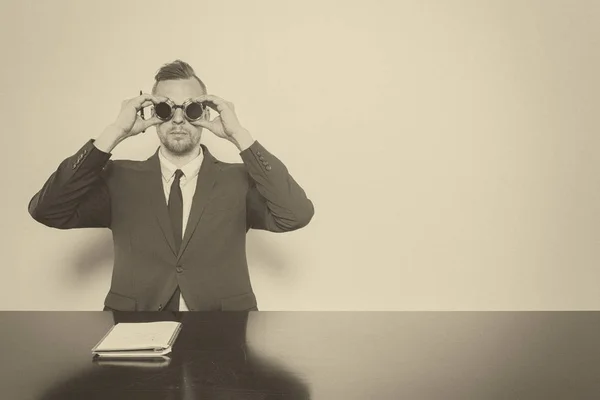 Businessman sitting at office desk with notepad — Stock Photo, Image