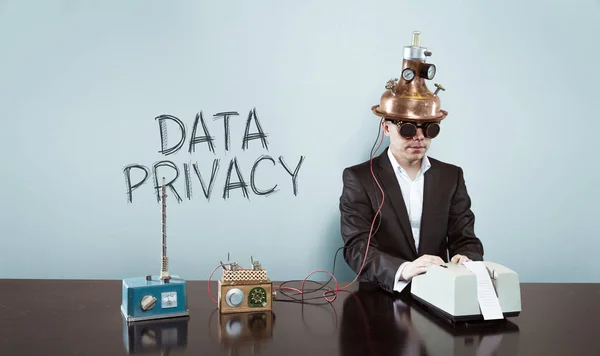 Privacy-gegevenstekst met vintage zakenman op kantoor — Stockfoto