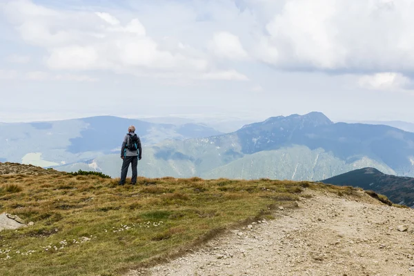 Zuberec Slovacchia Settembre 2016 Uomo Più Anziano Ammira Vista Nei — Foto Stock