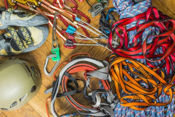 Hardware rock climbing. — Stock Photo, Image