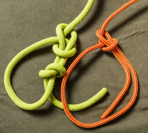 Vitorlafeszítő kötél (boling knot) - csomót. — Stock Fotó