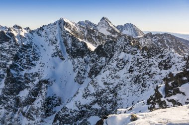 Ham dağ manzarası.