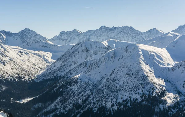 Berge im Winter. — Stockfoto
