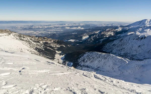 Vale e as planícies vistas das montanhas . — Fotografia de Stock